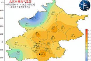 对阵诺丁汉森林赛前，厄德高领取上赛季阿森纳队内最佳球员奖杯